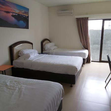 Hotel Larensia Labuan Bajo Quarto foto