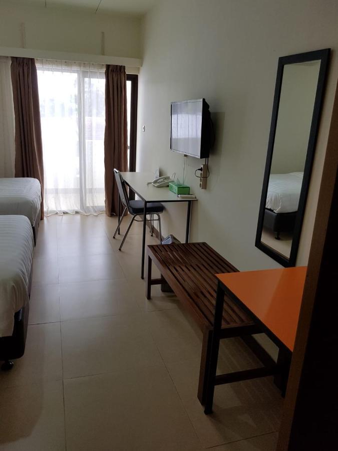 Hotel Larensia Labuan Bajo Exterior foto