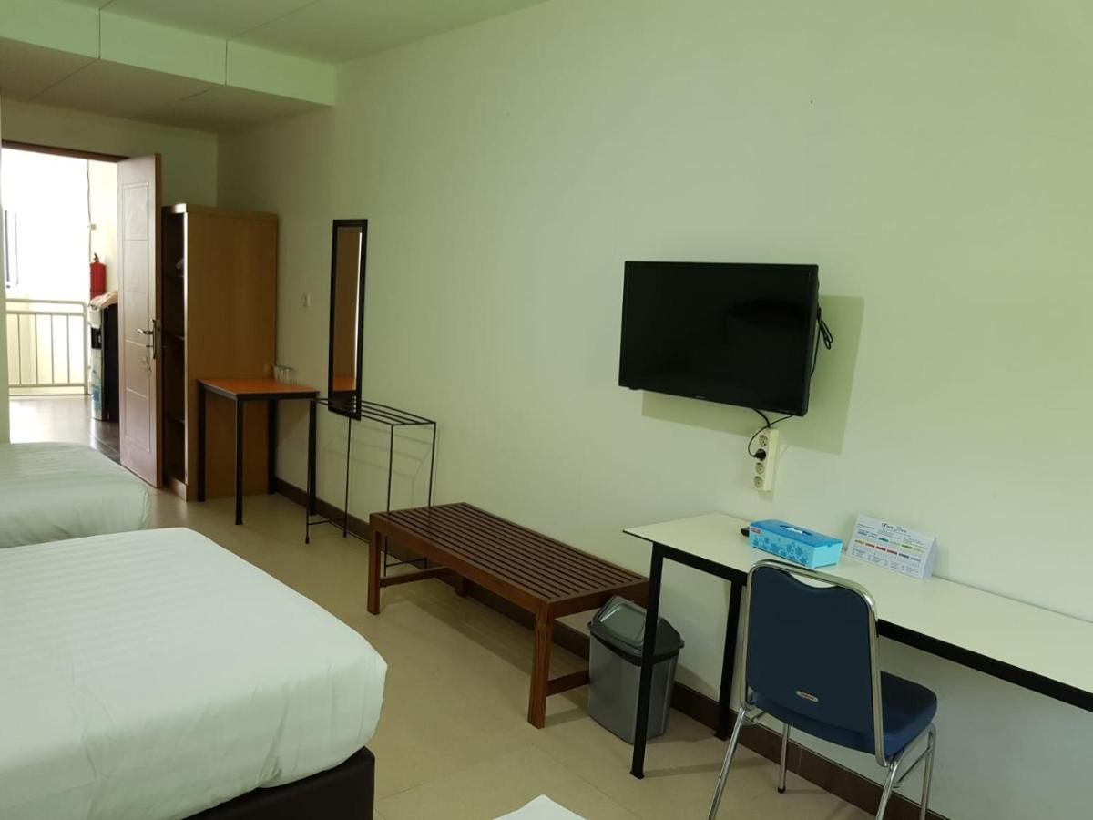 Hotel Larensia Labuan Bajo Quarto foto